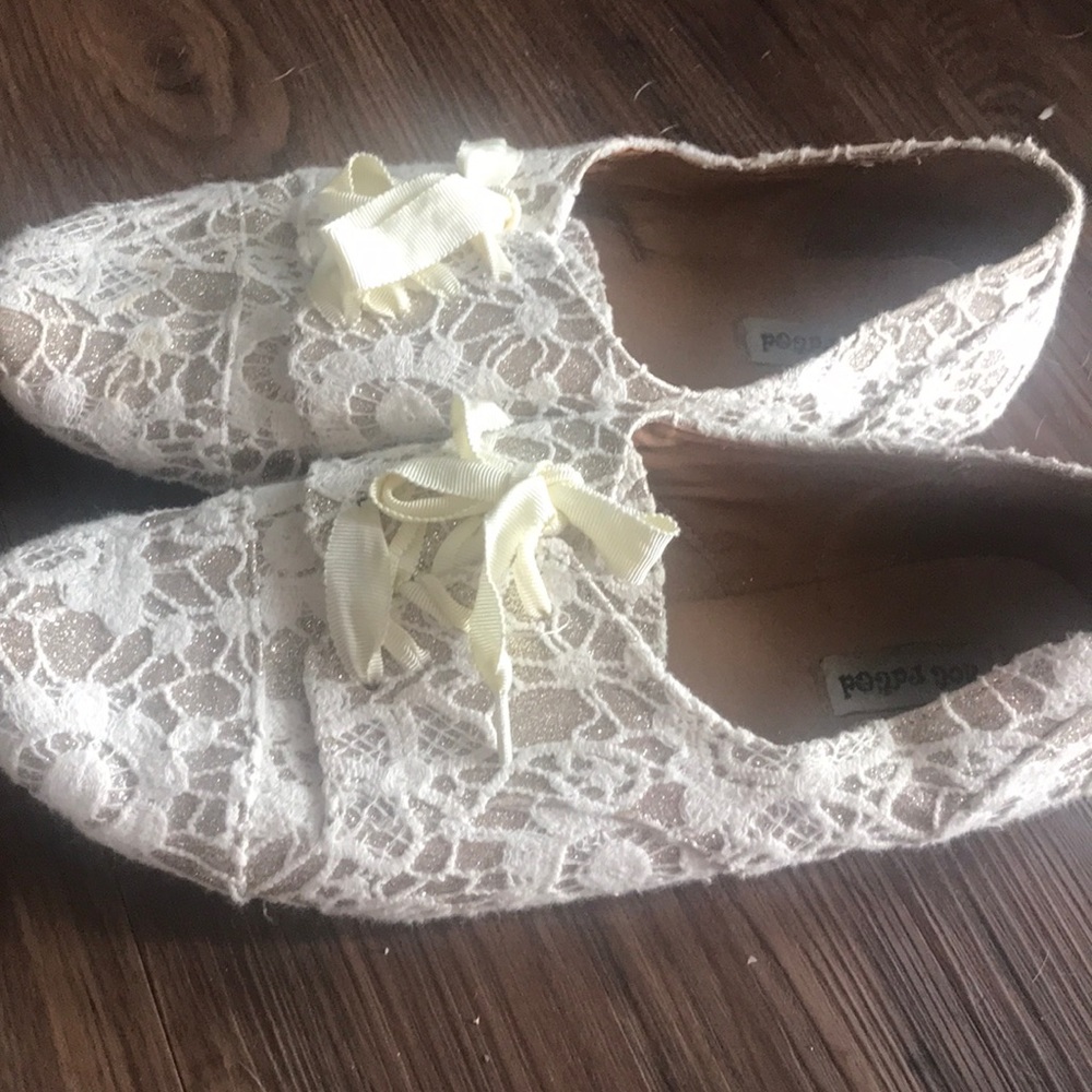 Ivory lace-detail loafers